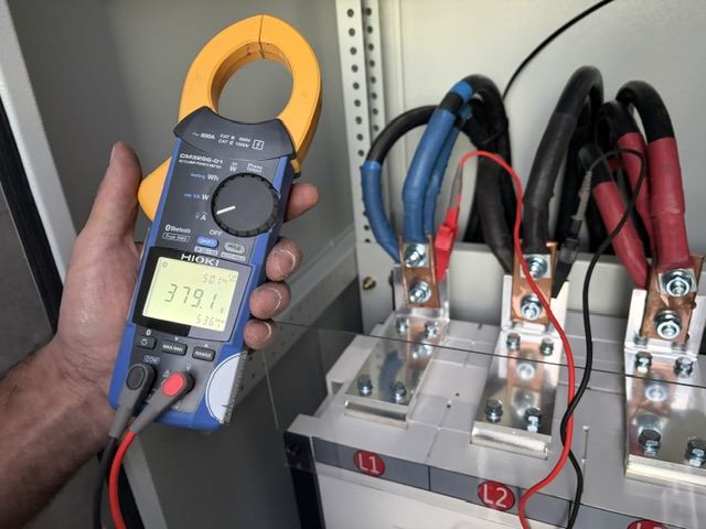 Pruebas eléctricas con pinza amperimétrica